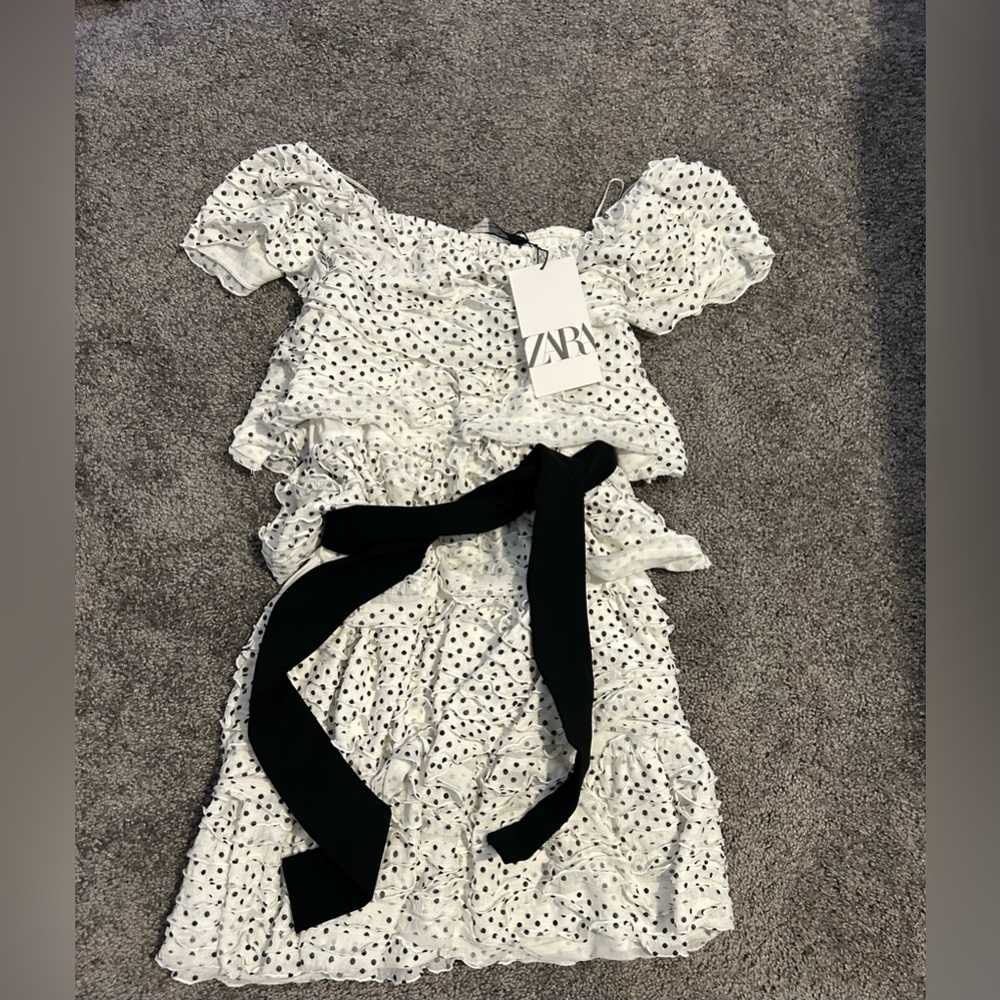 Zara, xs, white and black off the shoulder dress with tie around waist